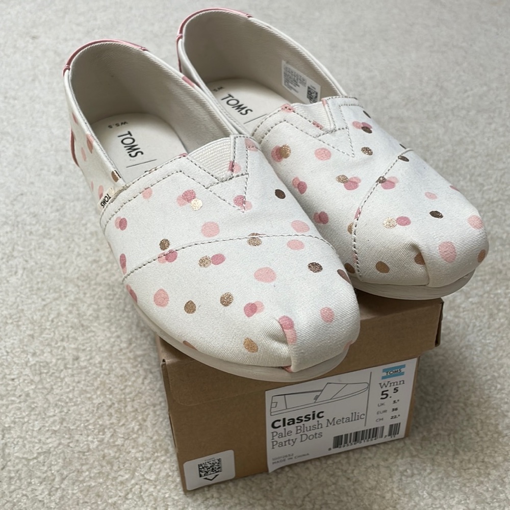 Brand new Toms in pale blush metallic party dots